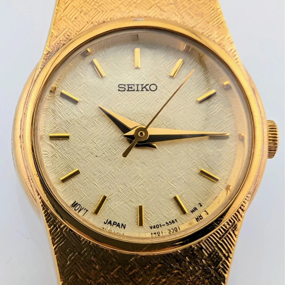 Vintage Seiko V401-1810 Gold Tone Textured Dial Dress Watch 20mm 6.25